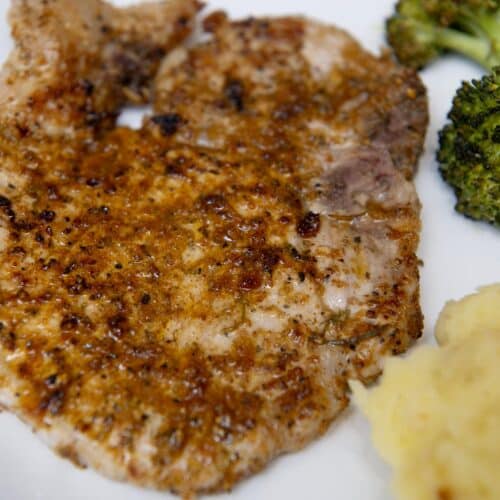 lemon pepper pork chops with mashed potatoes and broccoli