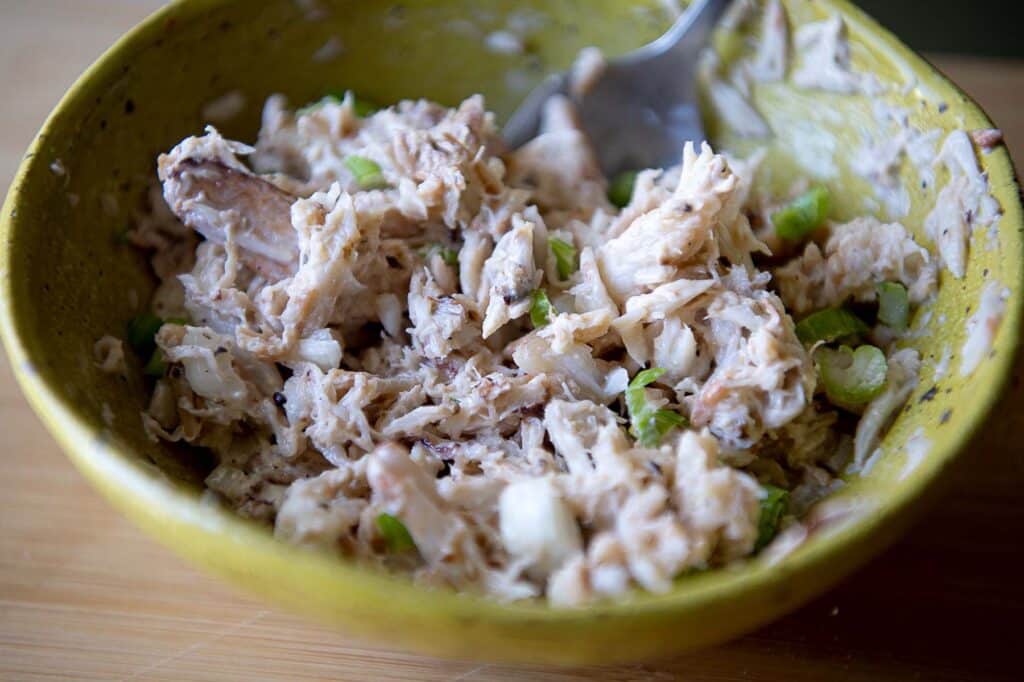 A mix of crab meat with mayo and scallions.